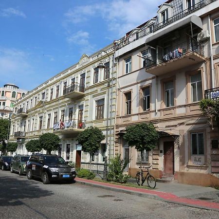 Duru'S Apartment With 3 Bedrooms Batumi Bagian luar foto