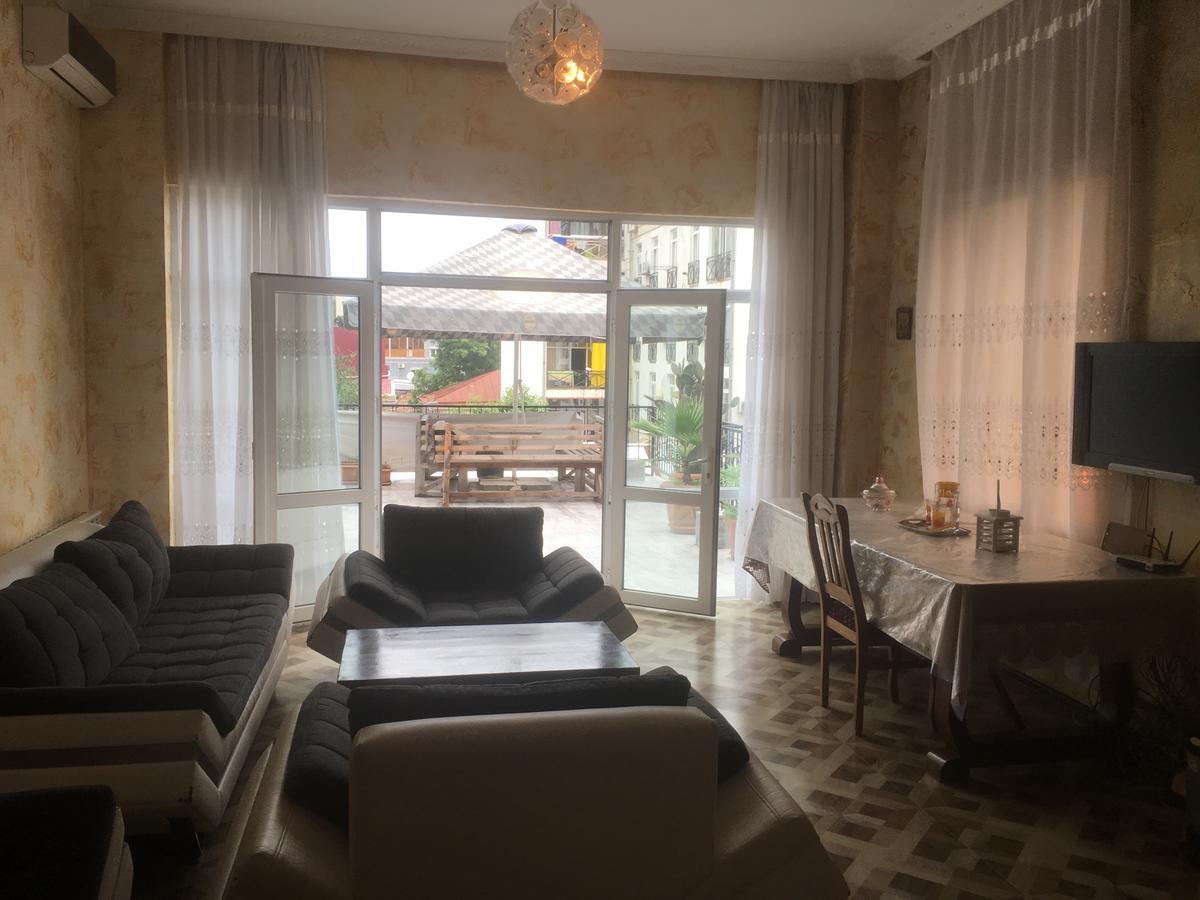 Duru'S Apartment With 3 Bedrooms Batumi Bagian luar foto