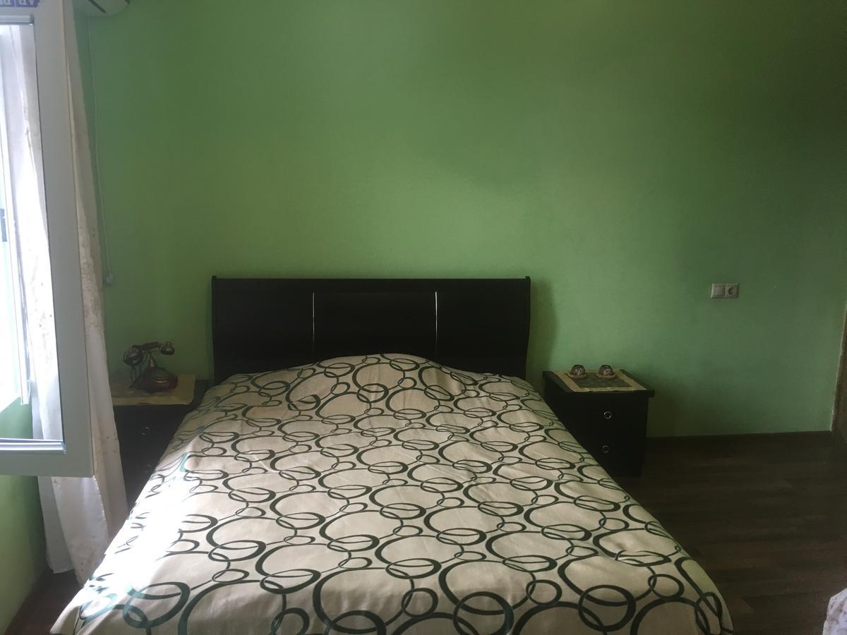 Duru'S Apartment With 3 Bedrooms Batumi Bagian luar foto