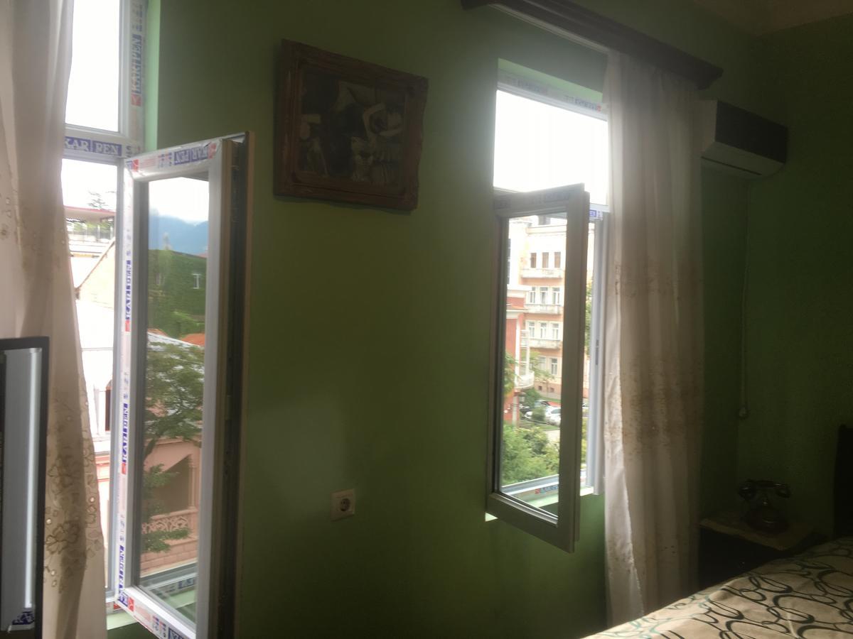 Duru'S Apartment With 3 Bedrooms Batumi Bagian luar foto