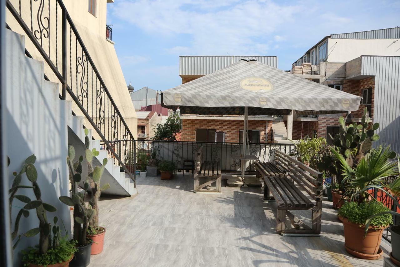 Duru'S Apartment With 3 Bedrooms Batumi Bagian luar foto