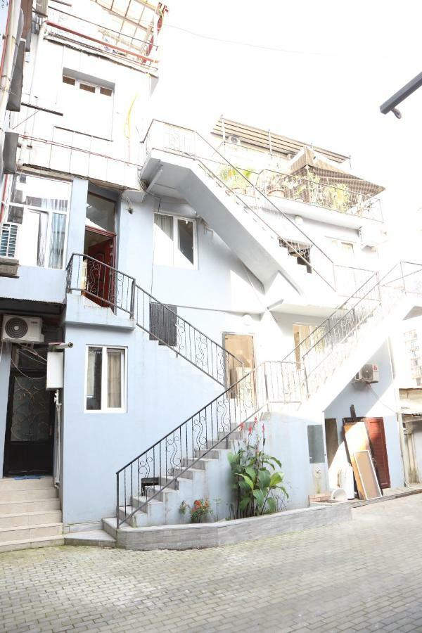 Duru'S Apartment With 3 Bedrooms Batumi Bagian luar foto