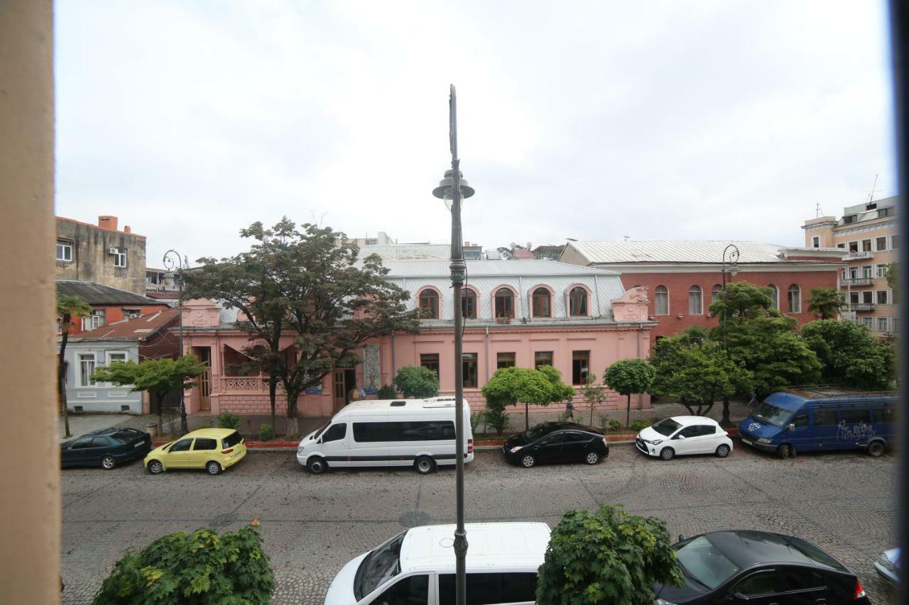 Duru'S Apartment With 3 Bedrooms Batumi Bagian luar foto